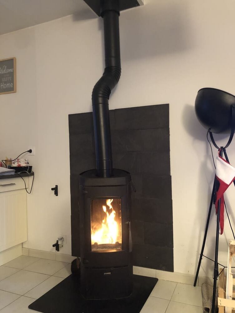 Poêle à bois installé après ramonage